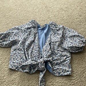 🪻Abercrombie & Fitch Flower Tie Front Blouse🪻